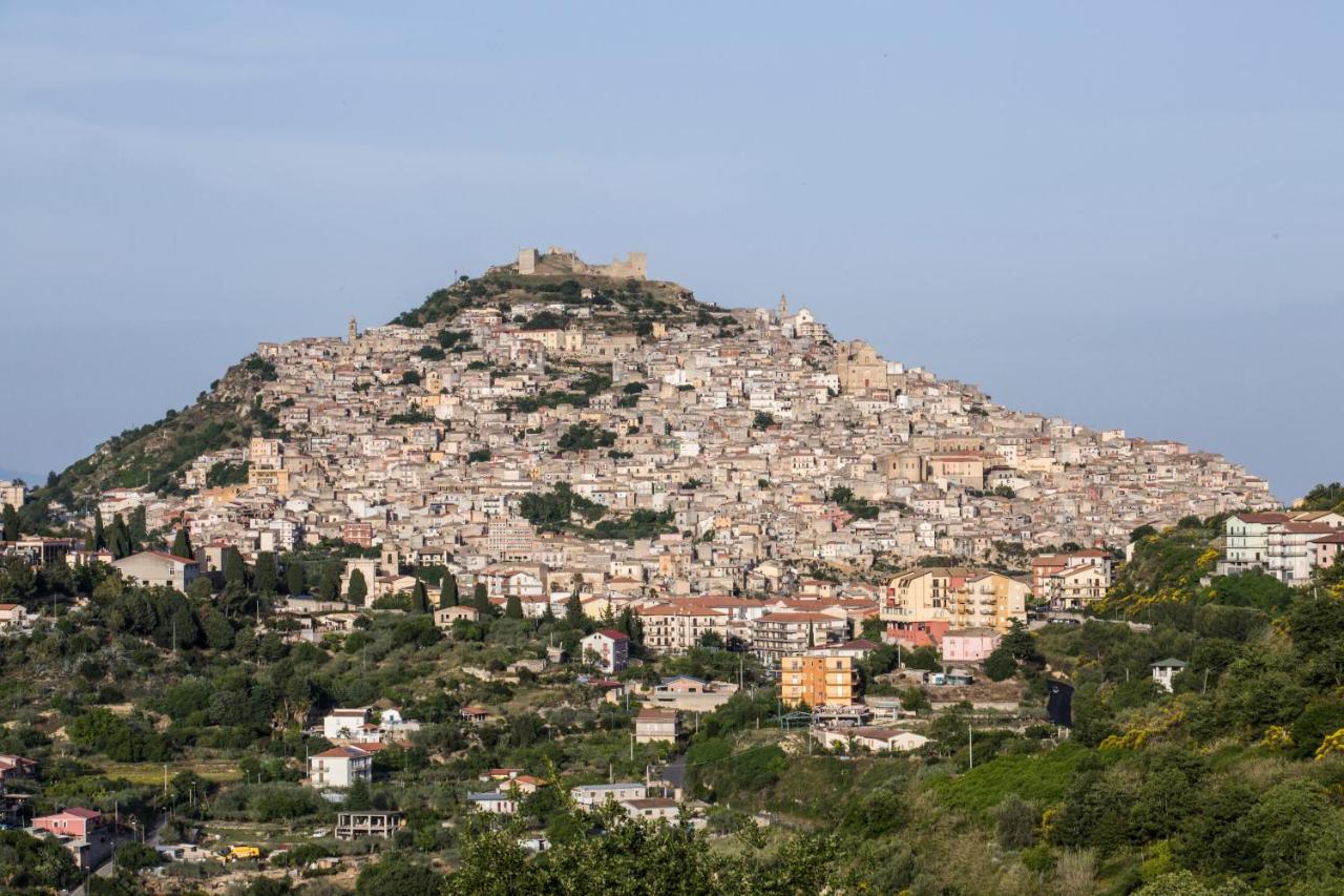 Vila Sopra La Piazza Agira Exteriér fotografie